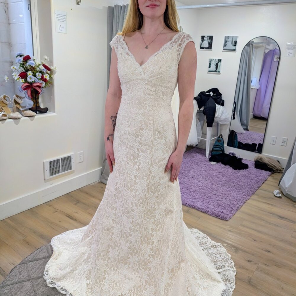 David's Bridal T9612 Wedding Dress Size 2